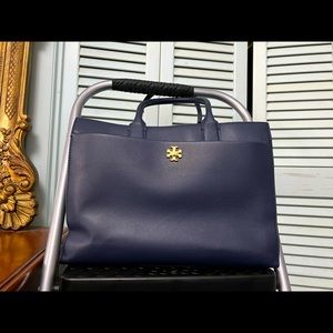 Tory Burch shoulder bag. Nothing wrong.